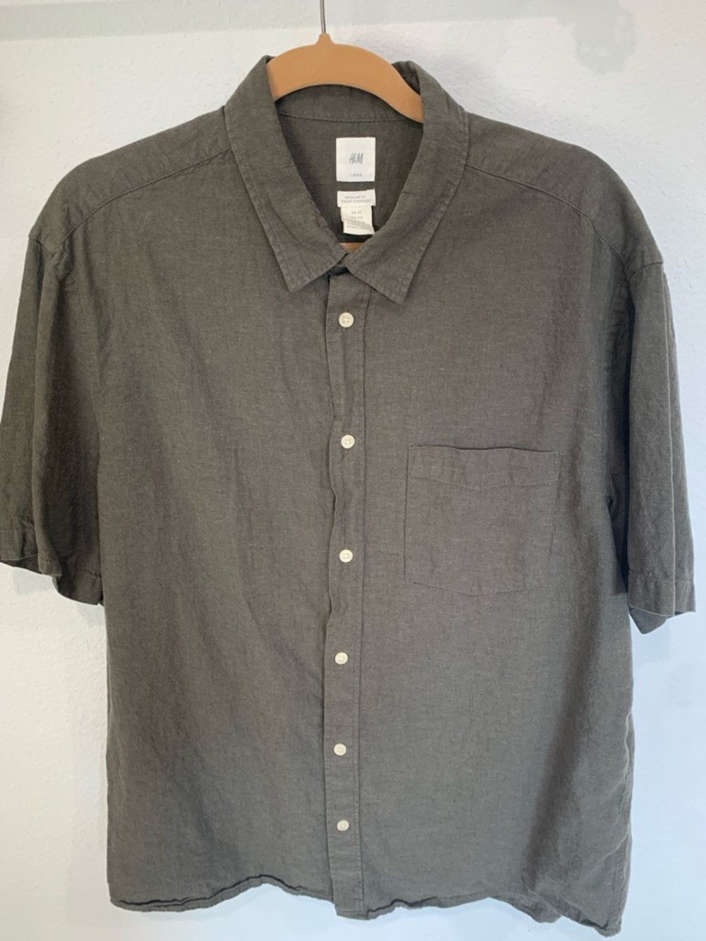 H&M Men's Short Sleeve Button-Up Shirt in Olive Gray, Linen Blend